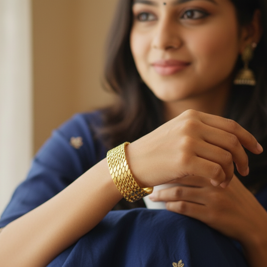 Gold Plated Love Leaf Pattern Bangle Bracelet